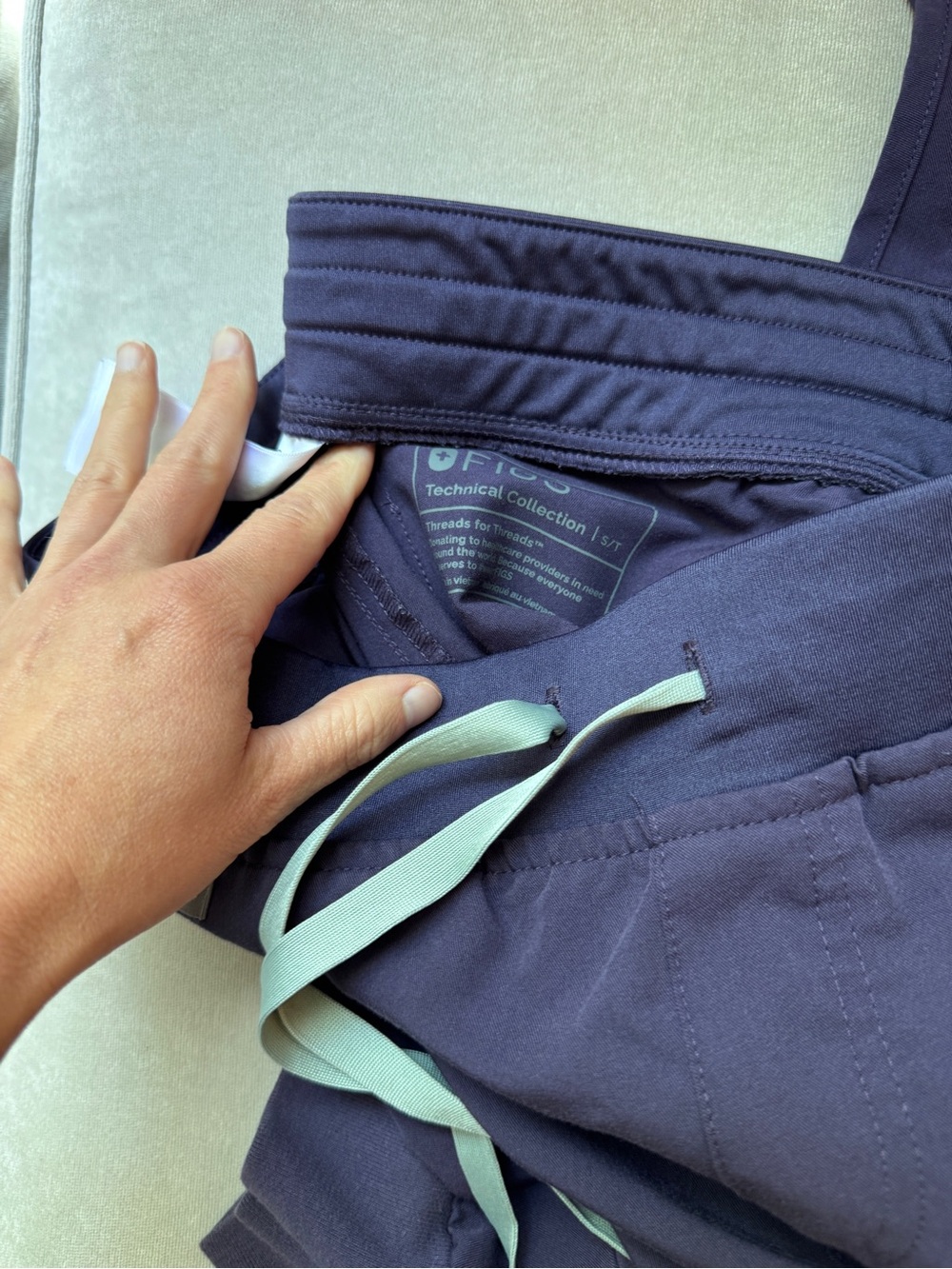 Figs Deep Purple V‑Neck Scrub Top - Picture 4 of 4